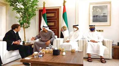  الرئيس الفرنسي إيمانويل ماكرون يلتقي رئيس دولة الإمارات العربية المتحدة. 